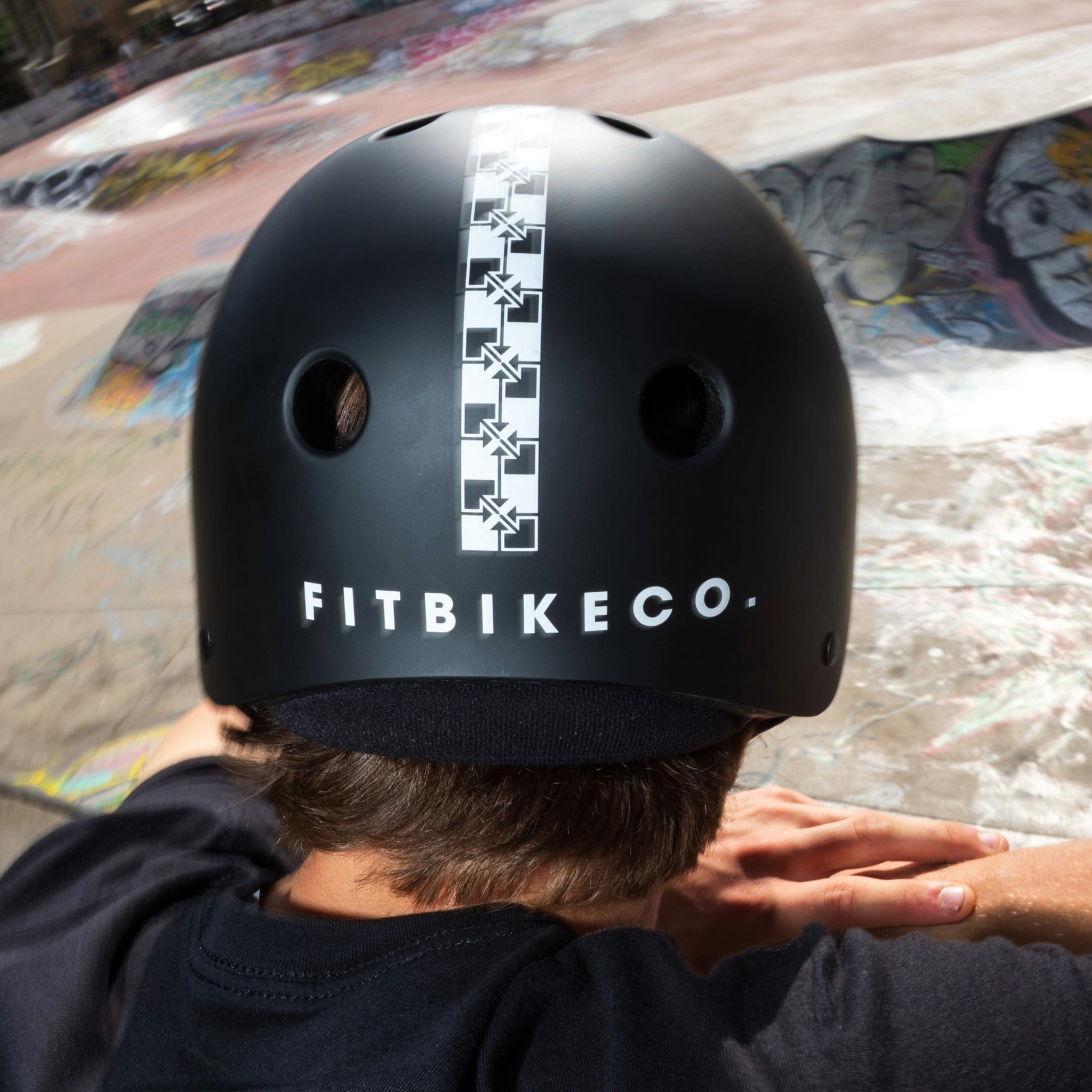 LOW PRO Certified Helmet - FIT CHECKERED SIGNATURE EDITION
