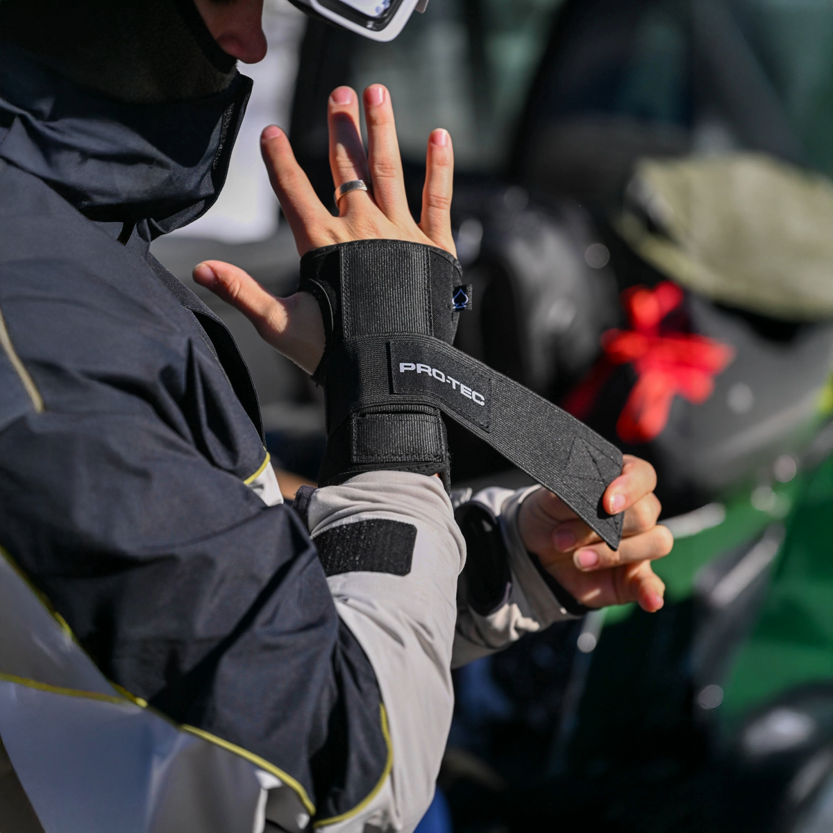 Undercover Snow Wrist Guards - Black