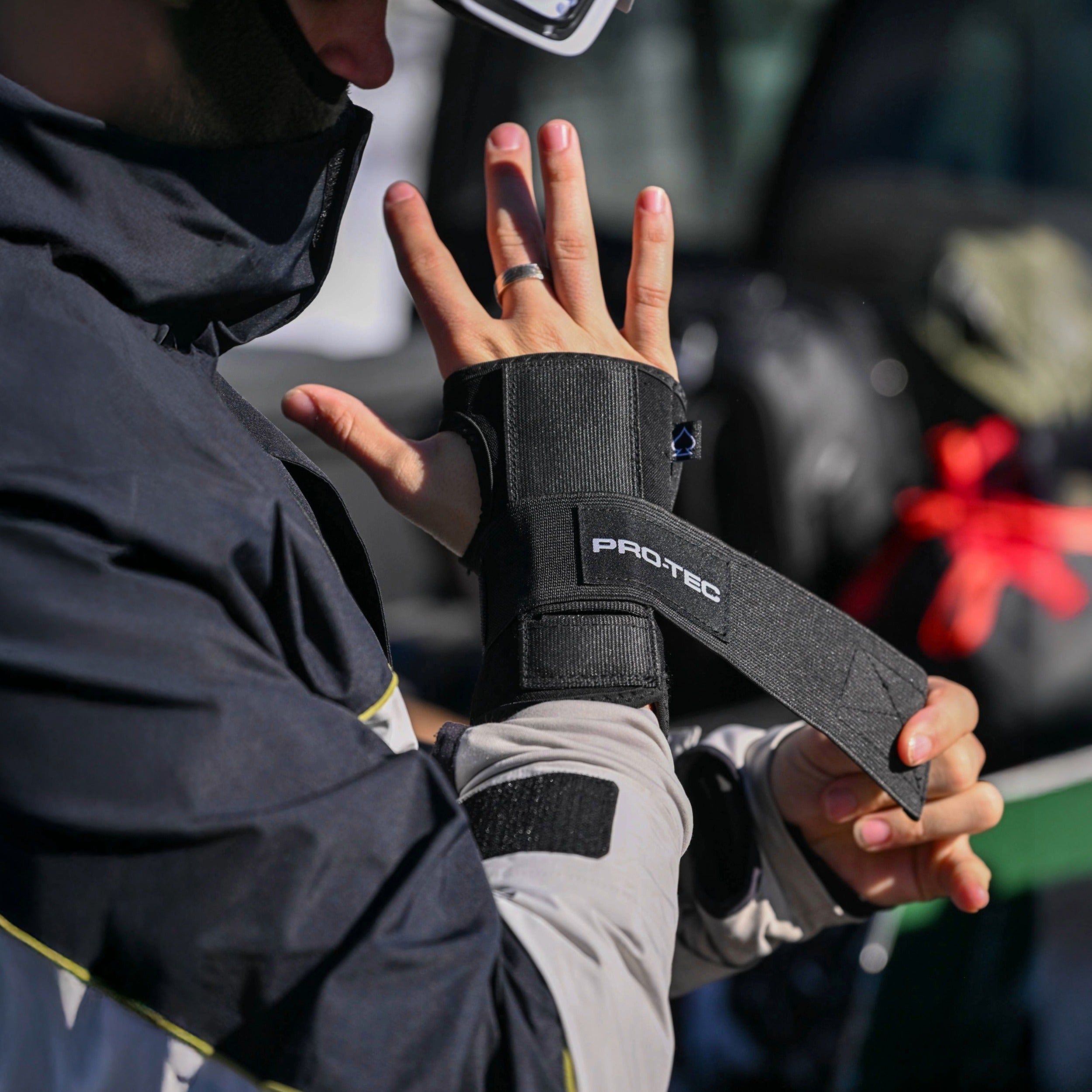 Undercover Snow Wrist Guards - Black